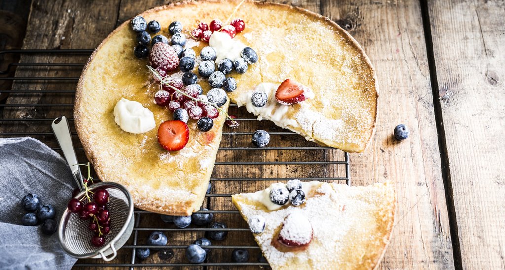 Maille pancakes with berries